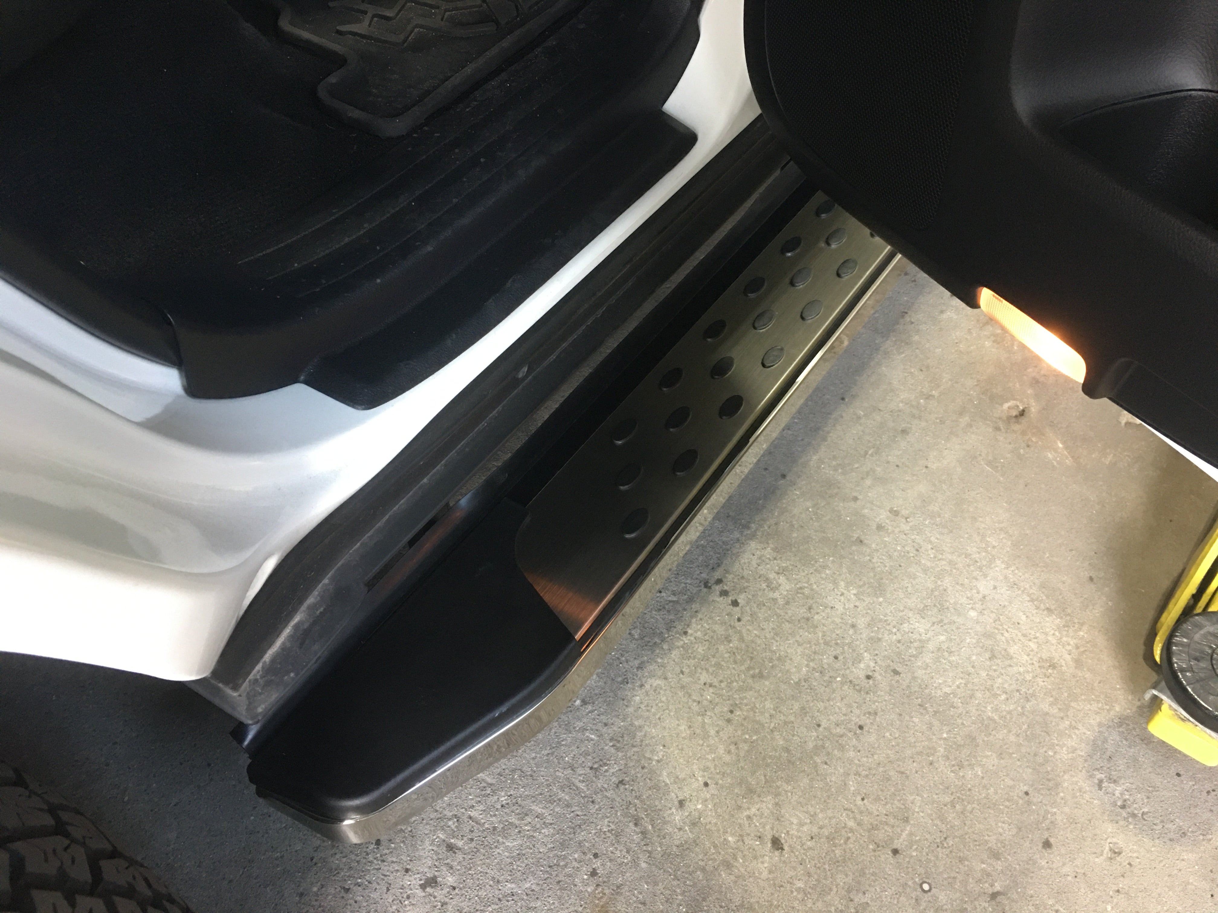 Running Boards R22 Series (RB175) fits Toyota 4Runner 2010-2024 - Broadfeet